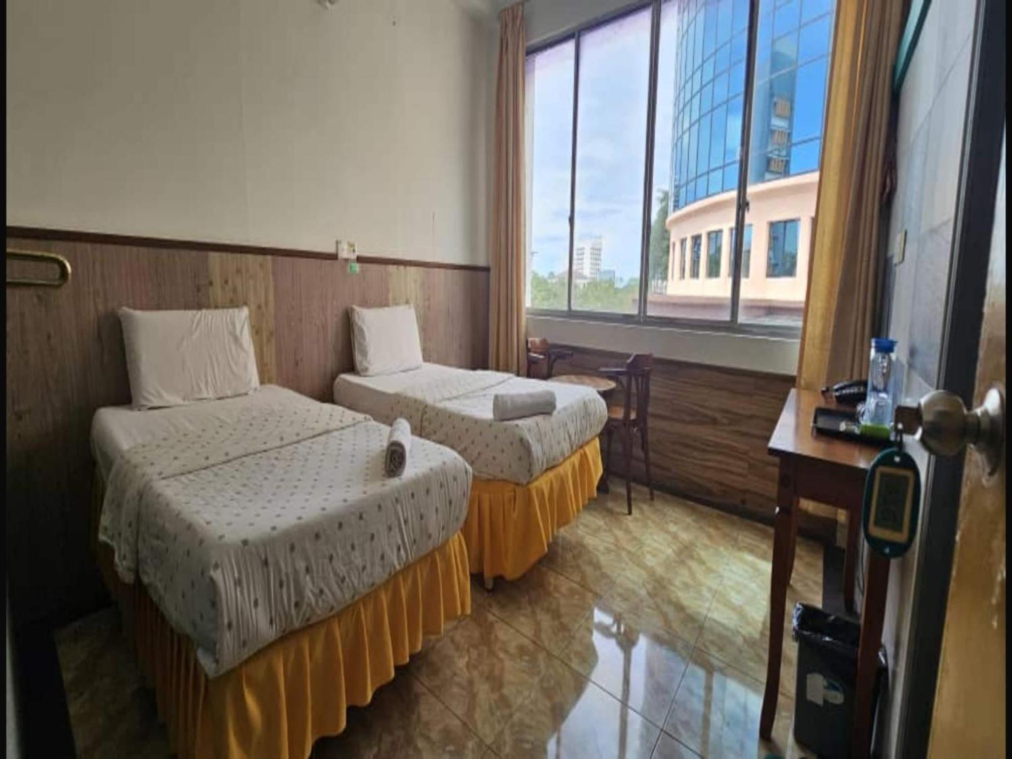 Oyo 90979 Sianglory Inn Kota Kinabalu Exteriör bild