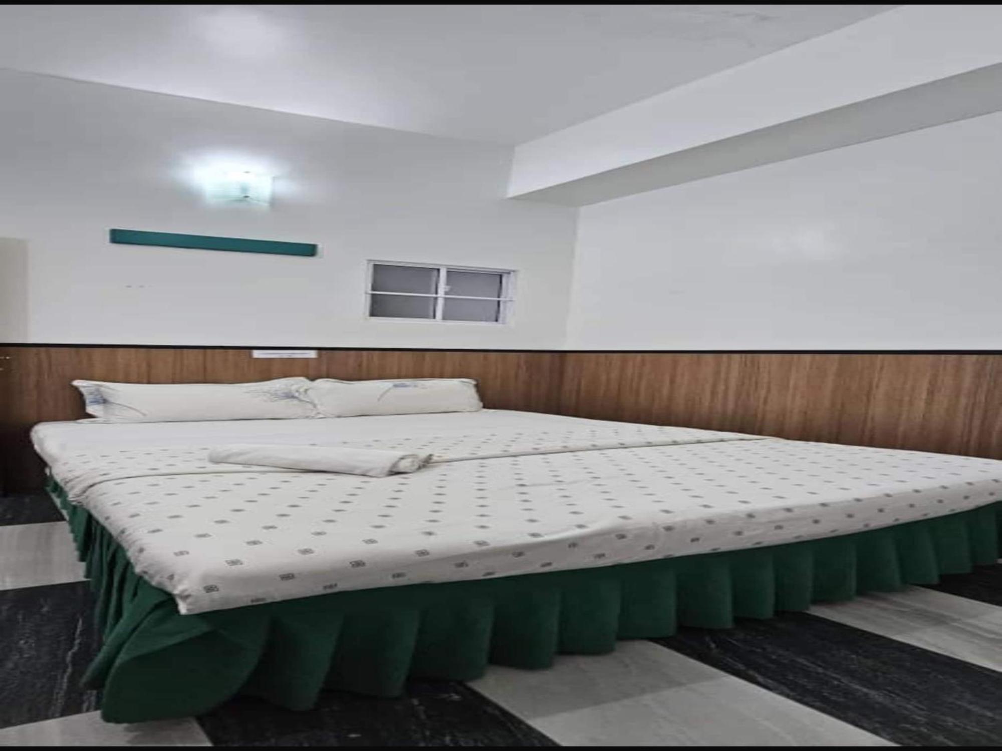 Oyo 90979 Sianglory Inn Kota Kinabalu Exteriör bild